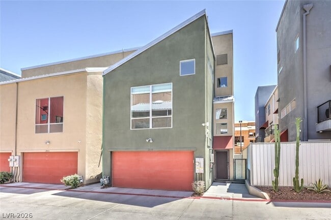 Building Photo - 1999 Yaupon Ave