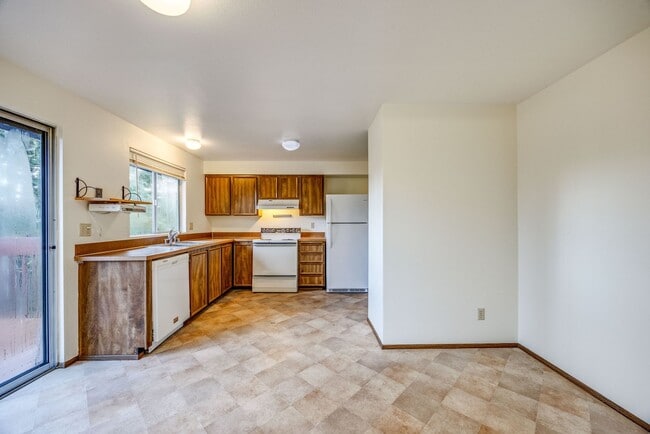 Building Photo - 4617 Basswood Ct SE