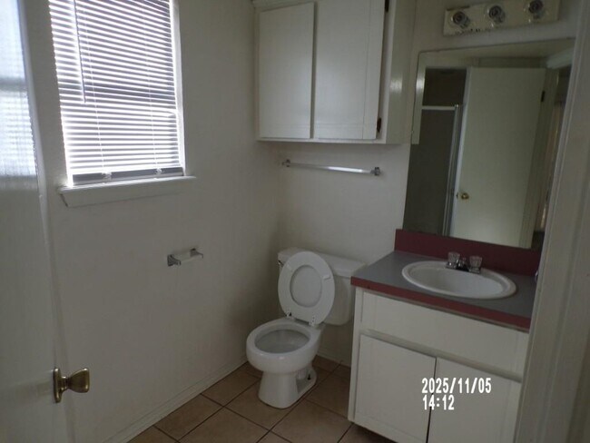 Building Photo - 2905 NE Tortoise Dr