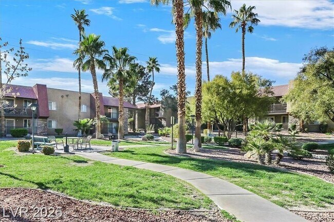 Building Photo - Adorable unit in Bella Vita community!