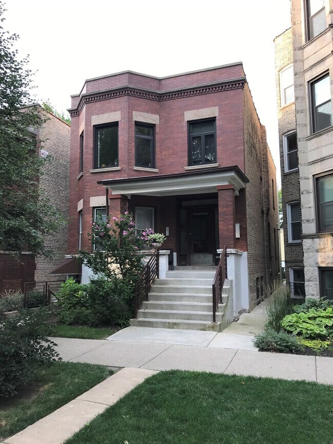 Primary Photo - 2217 W Giddings St