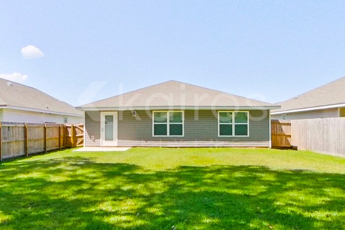 Building Photo - 389 Monarch Ln