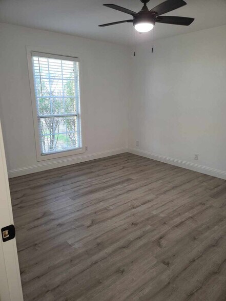 Building Photo - 4806 Bedford Ave