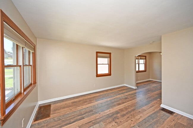 Building Photo - 27 Pleasant Ridge Ave