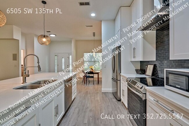 Building Photo - 6505 SW 135 Pl