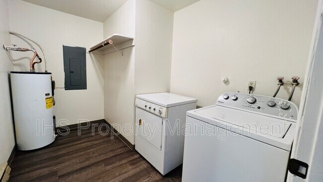 Building Photo - 409 Benham St