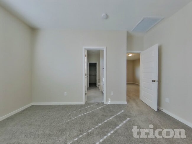 Building Photo - 4551 E Gary St