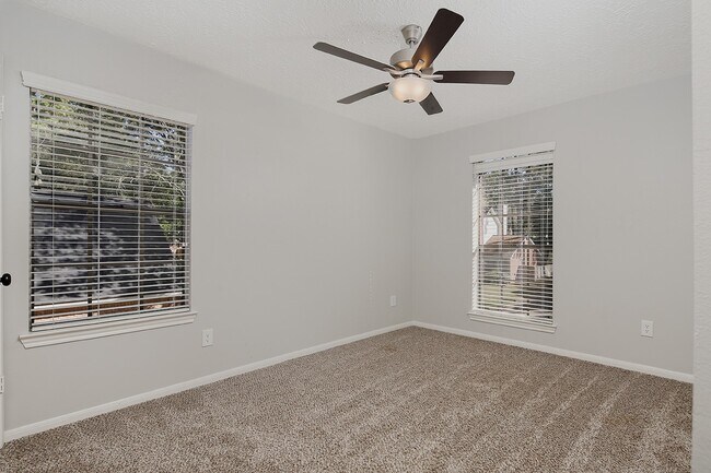 Building Photo - 31 N Duskwood Pl