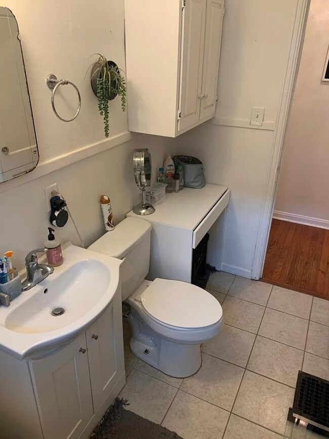 Building Photo - 5655 Winthrop Ave