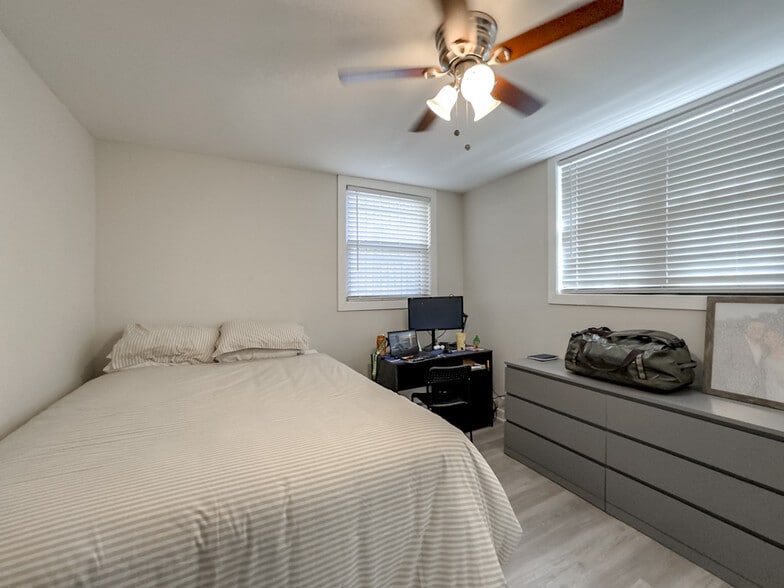 Building Photo - 715 W Roscoe St