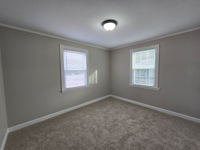 Building Photo - NEW LISTING!!!!!