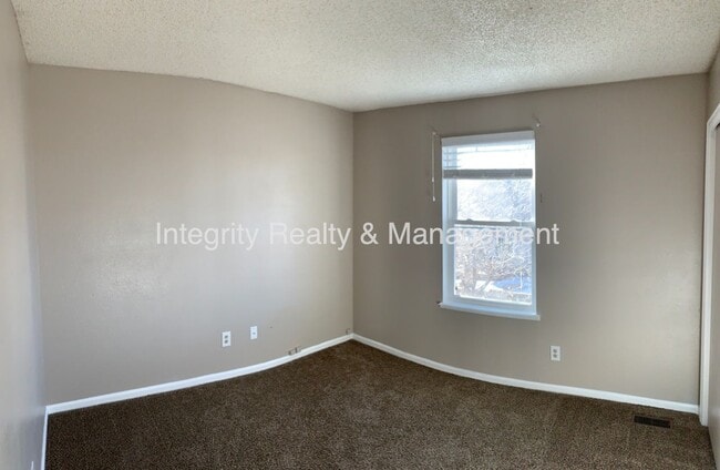 Building Photo - 5605 E Prescott Ave
