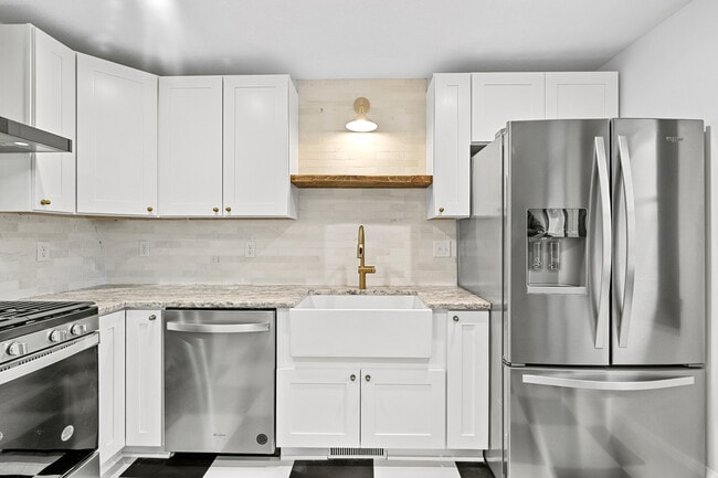 Building Photo - 3127 33rd Ave S