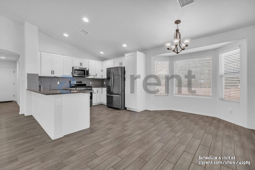 Building Photo - 1704 Tenen Pass Dr