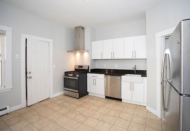 Building Photo - 3 bed 1 bath in Cambridge....