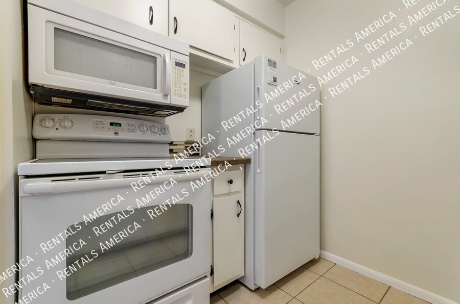 Building Photo - 6311 N Barcelona Ct