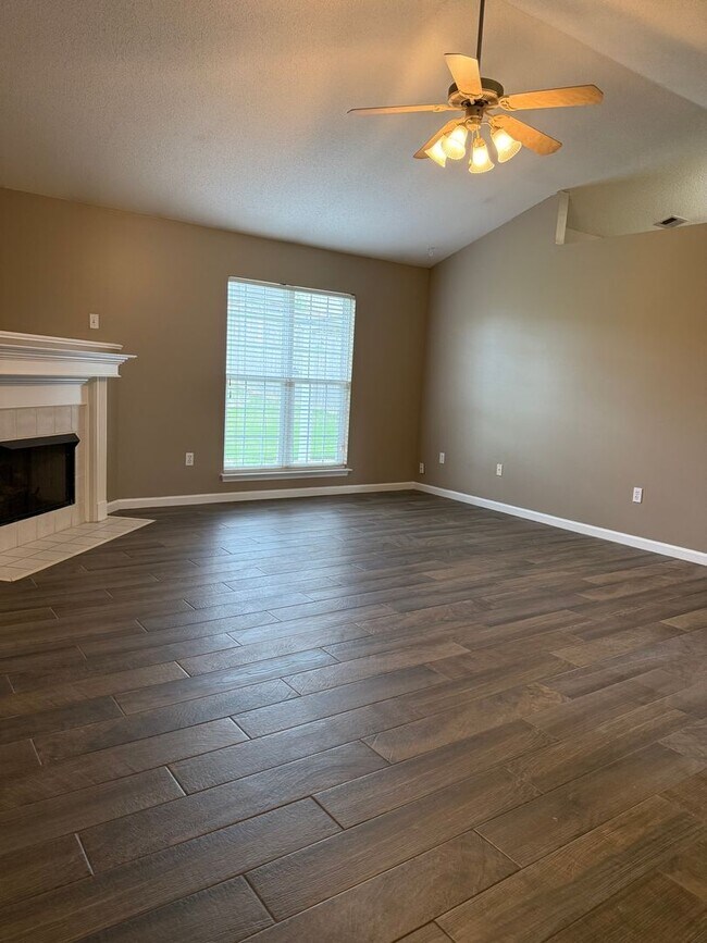 Building Photo - Gorgeous 3 bedroom 2 bath home in Hernando, MS
