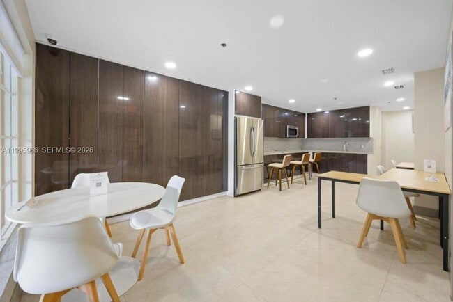 Building Photo - 19801 E Country Club Dr