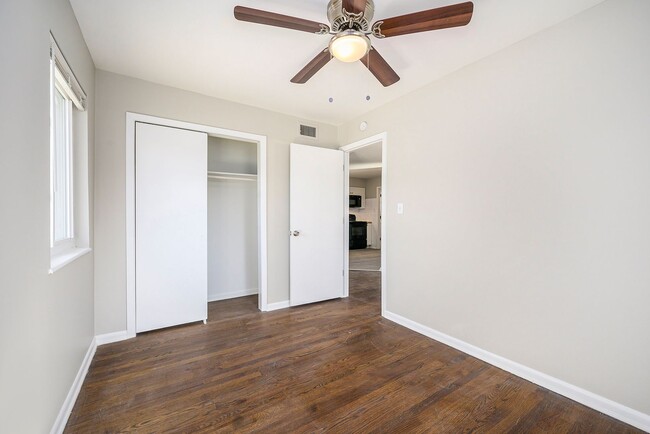 Building Photo - MOVE-IN SPECIAL: $500 OFF 1ST MONTH: Glads...