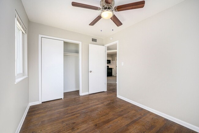 Building Photo - Newly Renovated 2BR-1BA Apartment in Glads...
