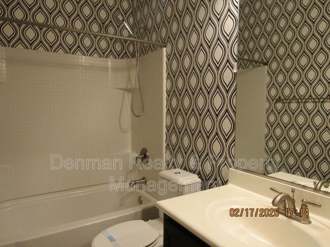 Building Photo - 944 E Jacob St