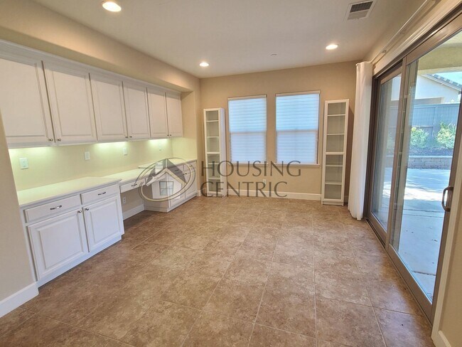 Building Photo - Stunning Single Story Rental in Guard Gate...