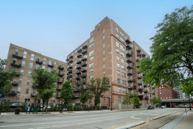 Building Photo - 500 S Clinton St
