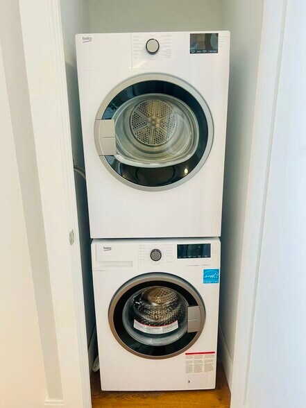 Building Photo - 19 Plymouth St