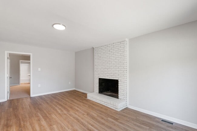 Building Photo - 102 Burdock Cir
