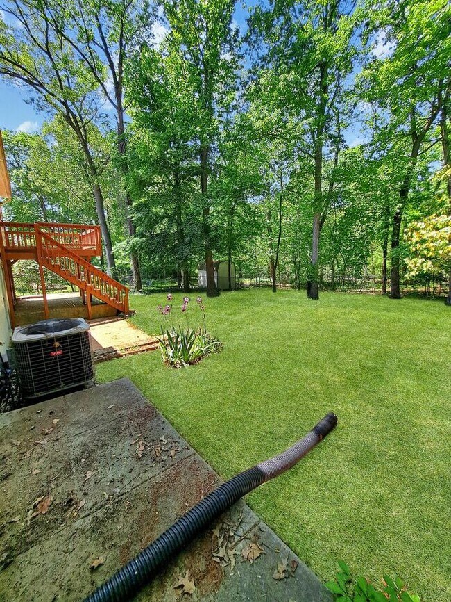 Building Photo - Coming Soon! Attractive Mid Century Modern...