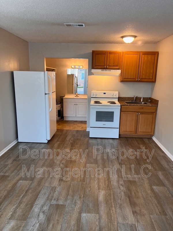 Primary Photo - 139 39th St E