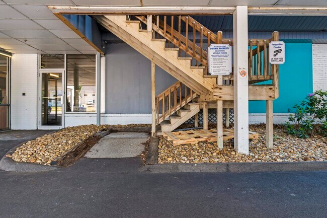 Building Photo - 131 Lake St