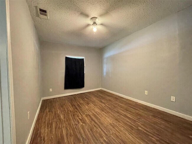 Building Photo - 5213 Anzio Rd