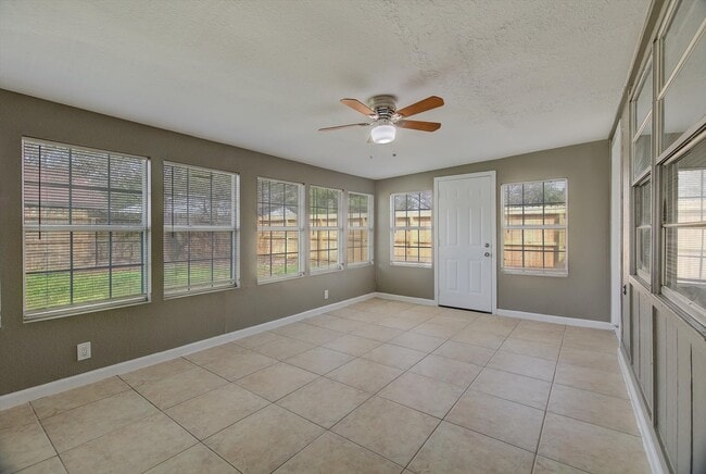 Building Photo - 6315 Rustygate Dr