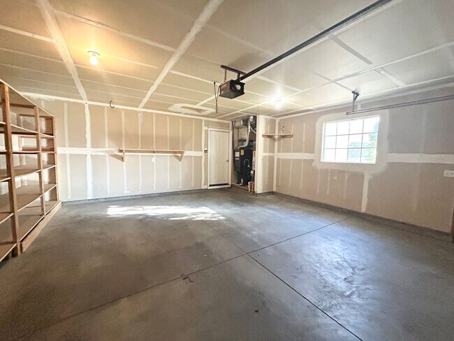 Building Photo - 4650 N Date Palm Ave