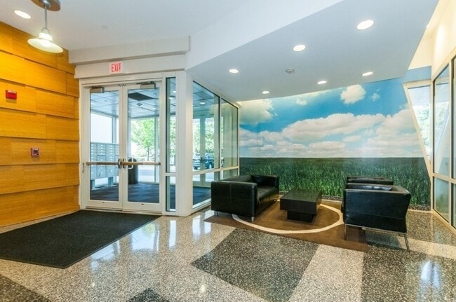 Building Photo - 290 Pleasant St