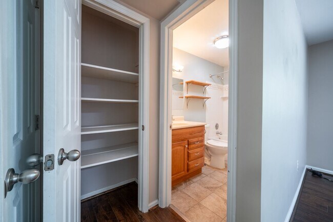 Building Photo - Rutrough Road