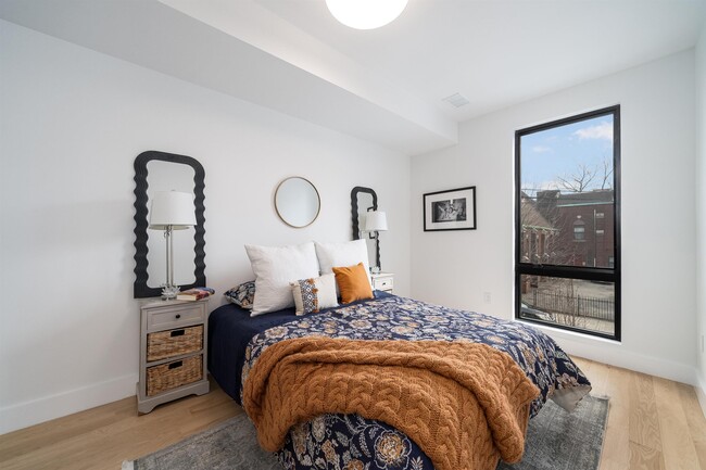 Building Photo - 10 Brinkerhoff St