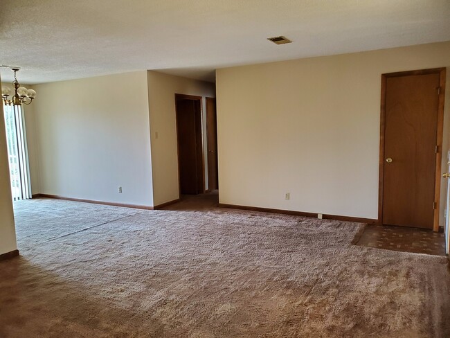 Building Photo - Maryville Great Location 2BR 1BA