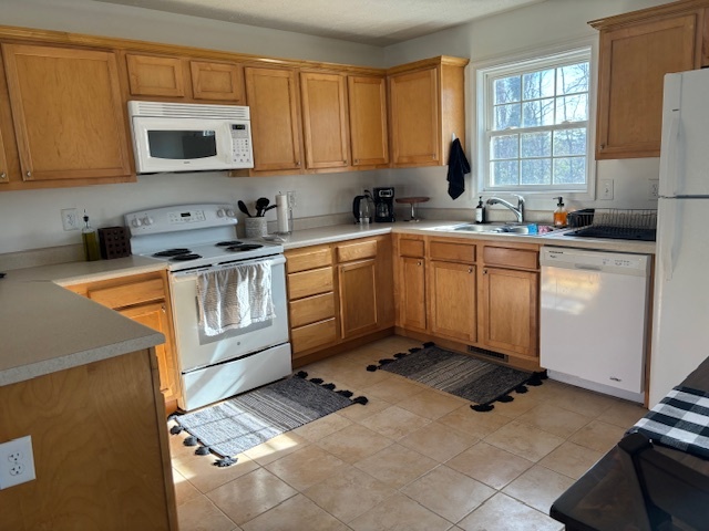Upper kitchen closeup - 1110 Tolleys Ln