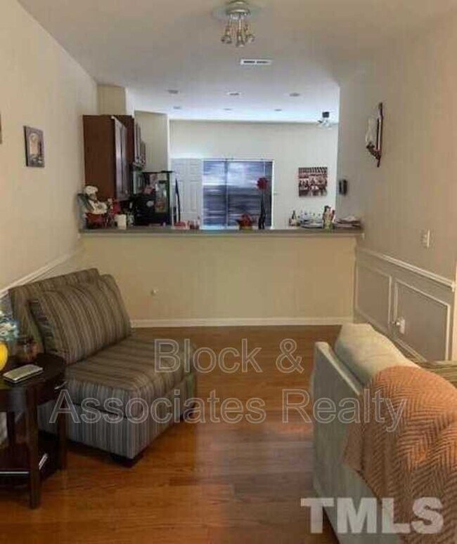 Building Photo - 320 Linden Park Ln