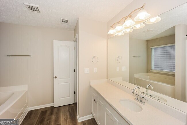 Building Photo - 1417 Arbor Pl Dr