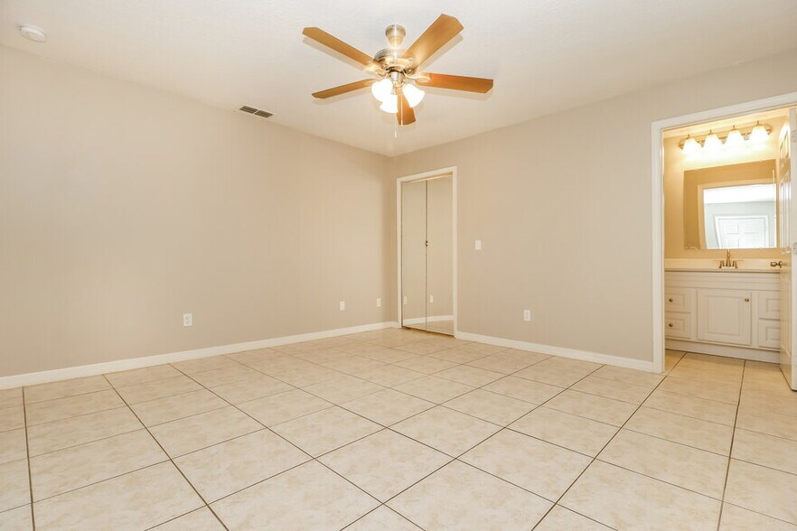 Building Photo - 2702 Woodstream Cir