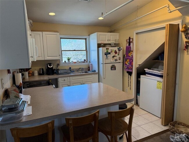 Building Photo - 64 Old Riverhead Rd