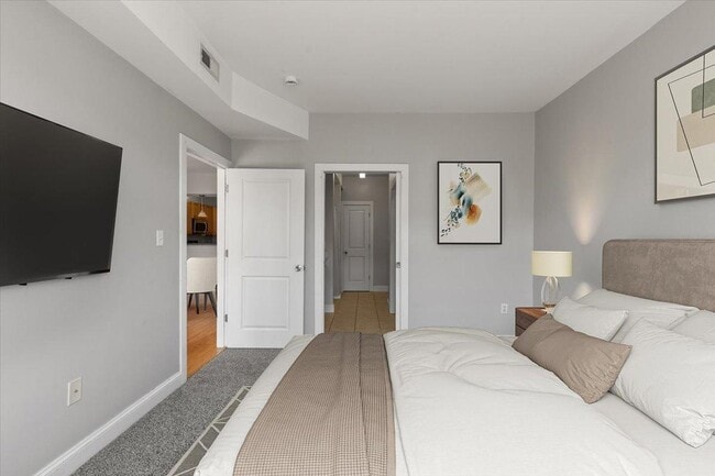 Building Photo - 1333 W Broad St