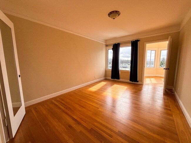 Building Photo - 1427-1429 Taraval St