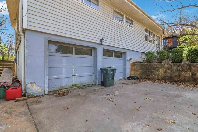Building Photo - 545 E North St