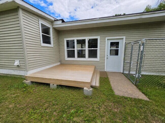 Building Photo - Country Living on 2.5 Acres Just Minutes from Eau Claire – 3 Bedroom Home with Bonus Rooms, Garag...