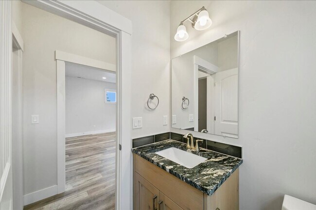 Building Photo - Spacious 3 Bed, 2.5 Bath Rental in Homedal...