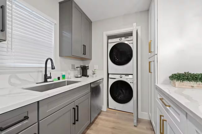 Building Photo - ? Modern 3 Bed 2 Bath in National City – F...